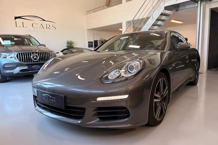 undefined Porsche Panamera fra 2014 set udefra
