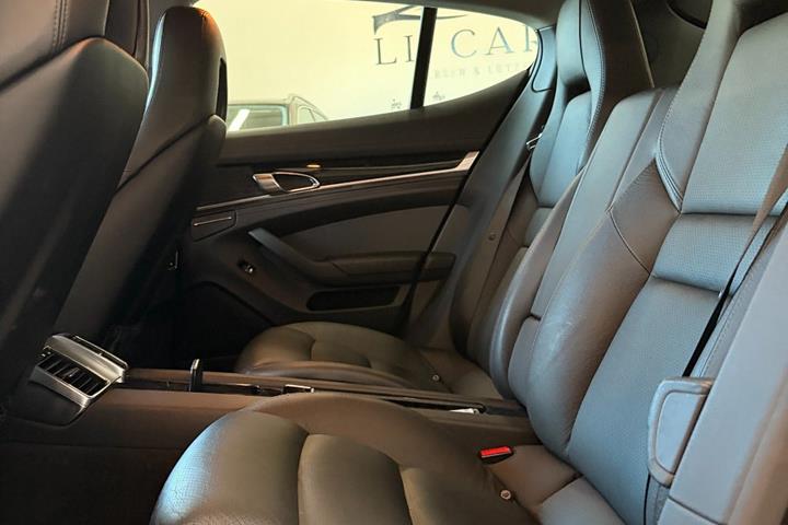undefined Porsche Panamera fra 2014