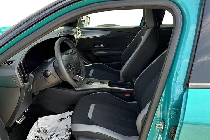 Grøn Opel Mokka-e fra 2025