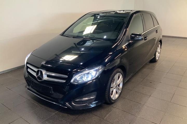 Sort Mercedes B200 d fra 2017