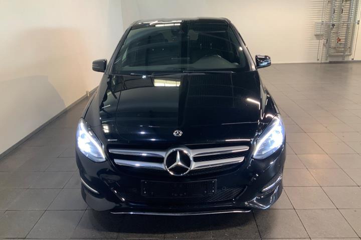 Sort Mercedes B200 d fra 2017
