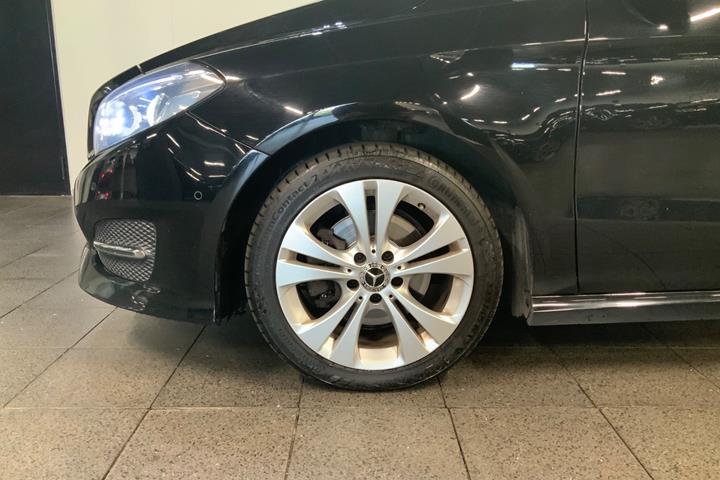 Sort Mercedes B200 d fra 2017