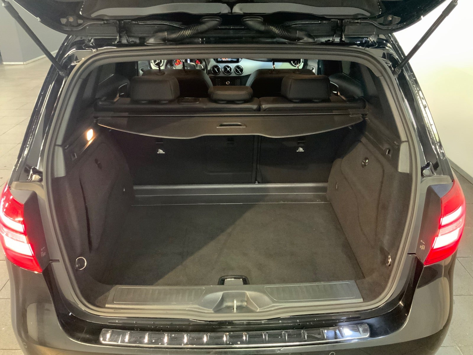 Sort Mercedes B200 d fra 2017