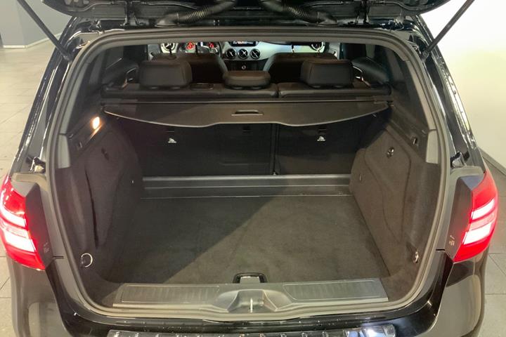 Sort Mercedes B200 d fra 2017