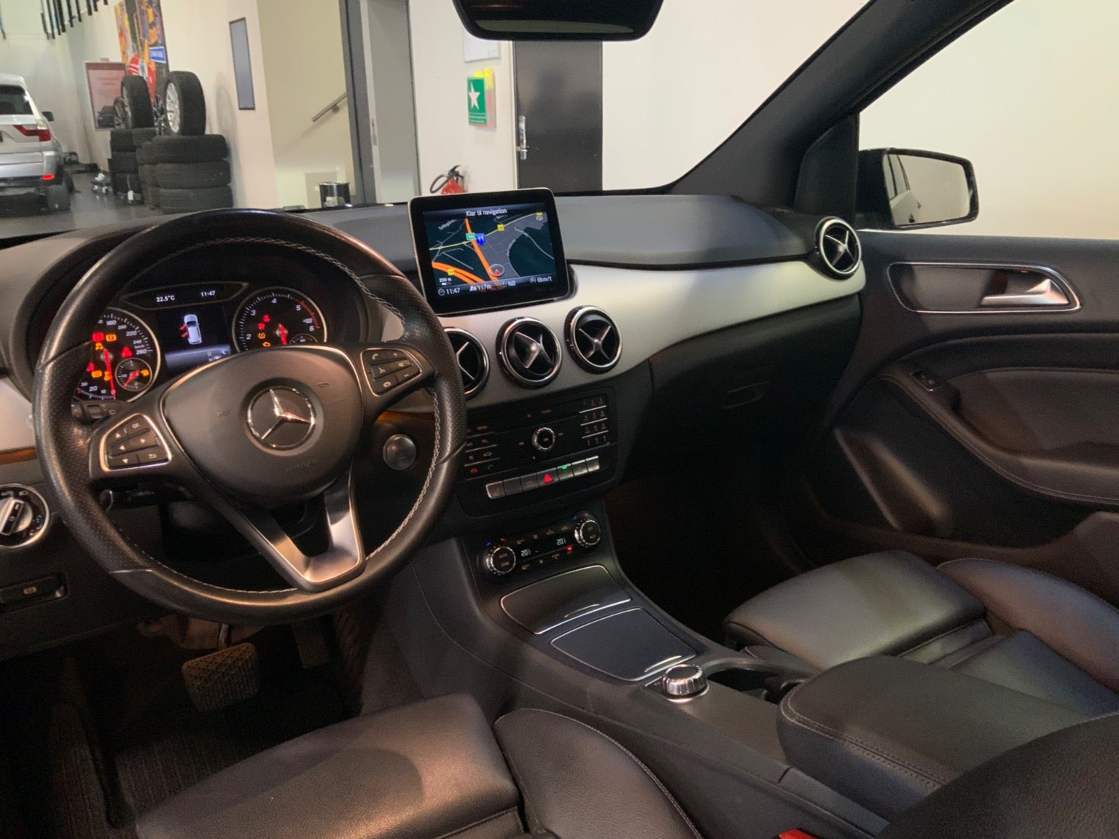 Sort Mercedes B200 d fra 2017