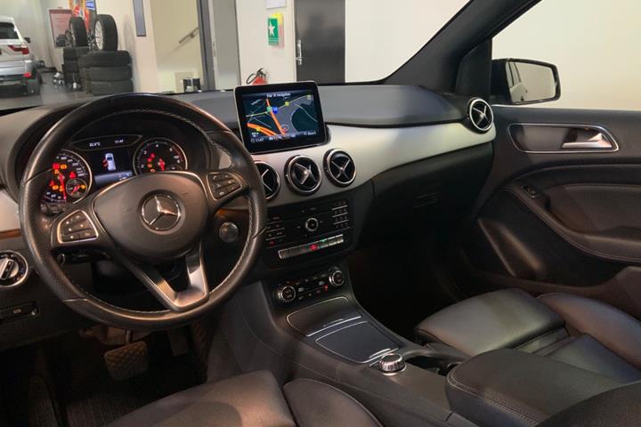 Sort Mercedes B200 d fra 2017