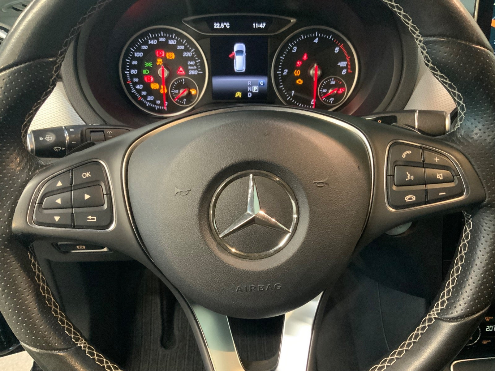 Sort Mercedes B200 d fra 2017