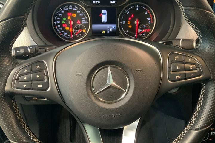 Sort Mercedes B200 d fra 2017