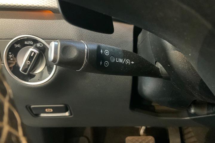 Sort Mercedes B200 d fra 2017