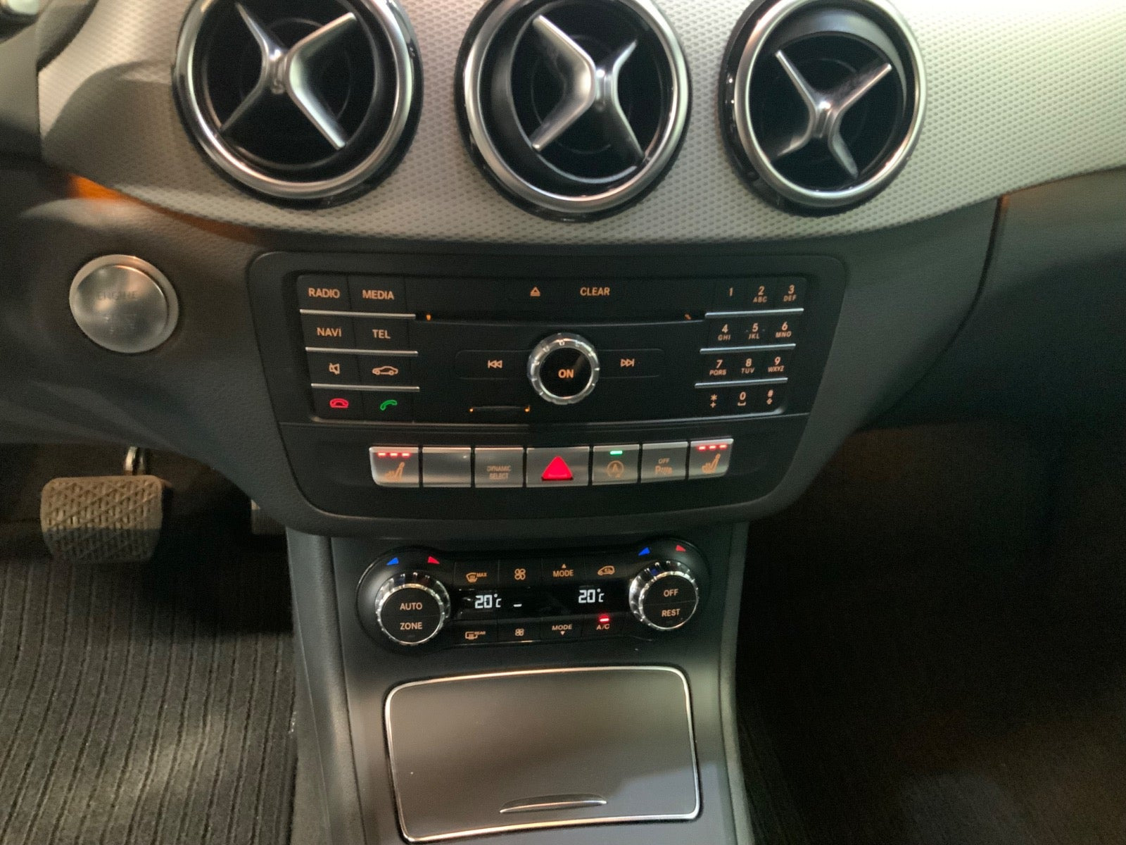 Sort Mercedes B200 d fra 2017
