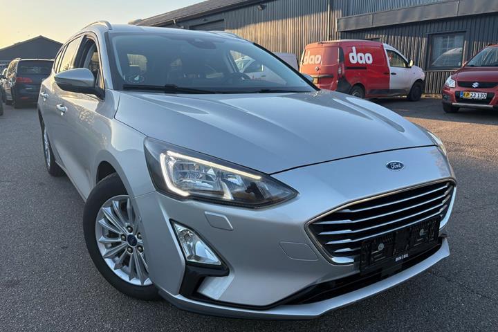 Sølv Ford Focus fra 2020 set udefra