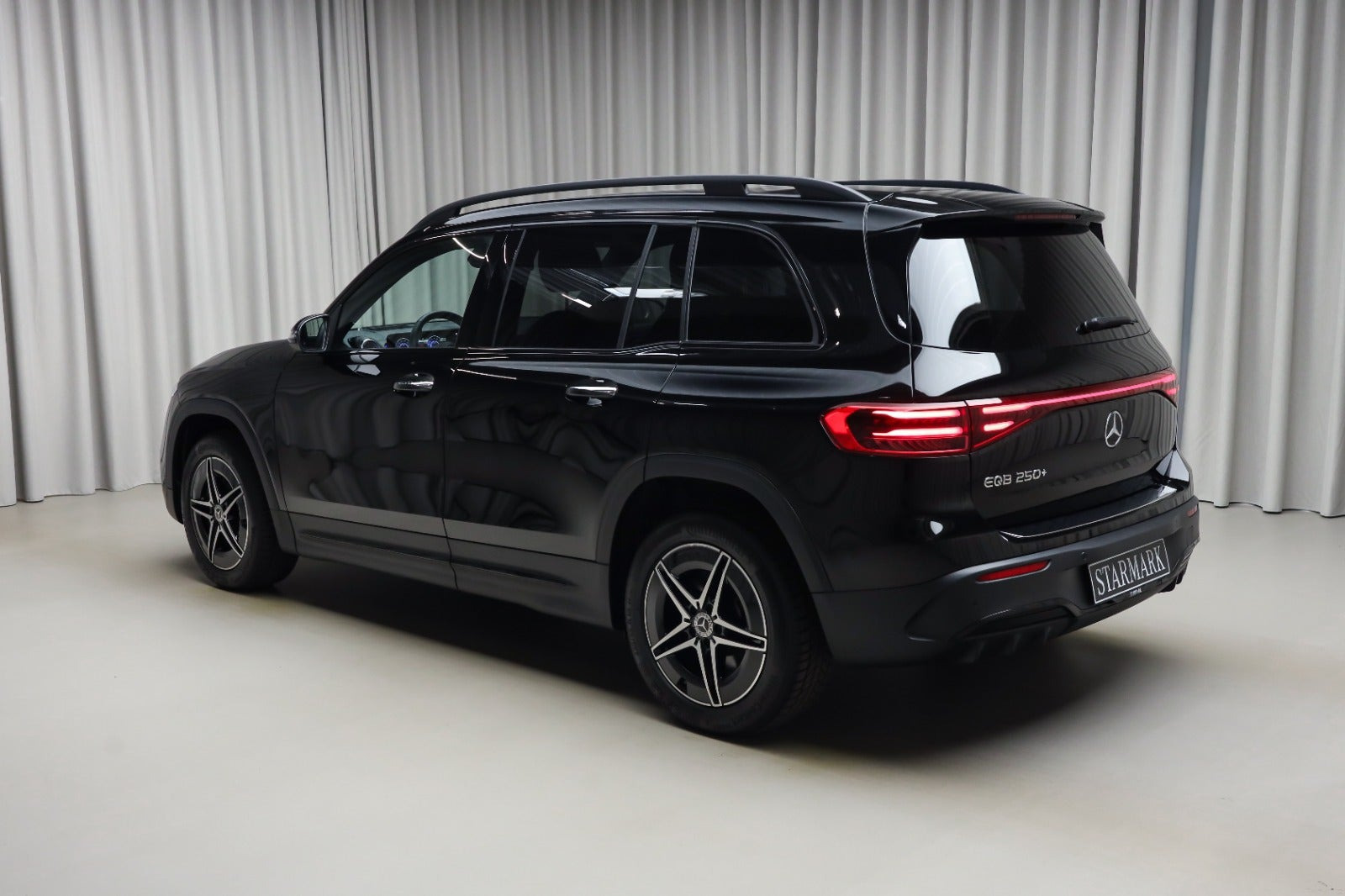 Sort Mercedes EQB250+ fra 2026