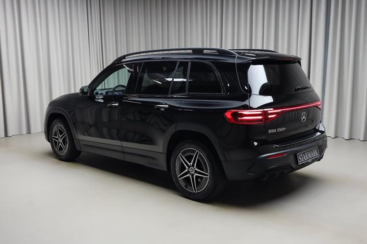 Sort Mercedes EQB250+ fra 2026