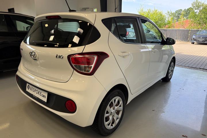 Hvid Hyundai i10 fra 2019