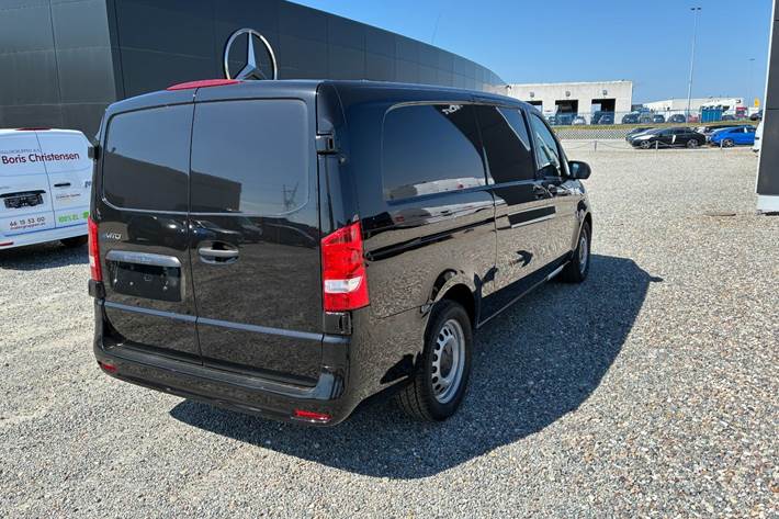 Sort Mercedes eVito 119 fra 2026