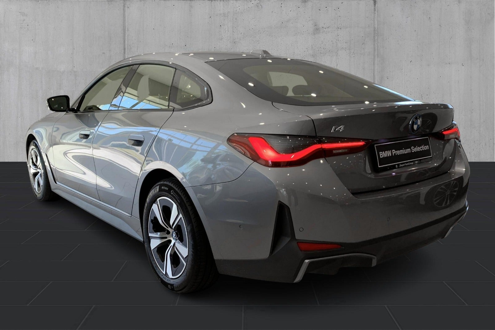 Grå BMW i4 fra 2023