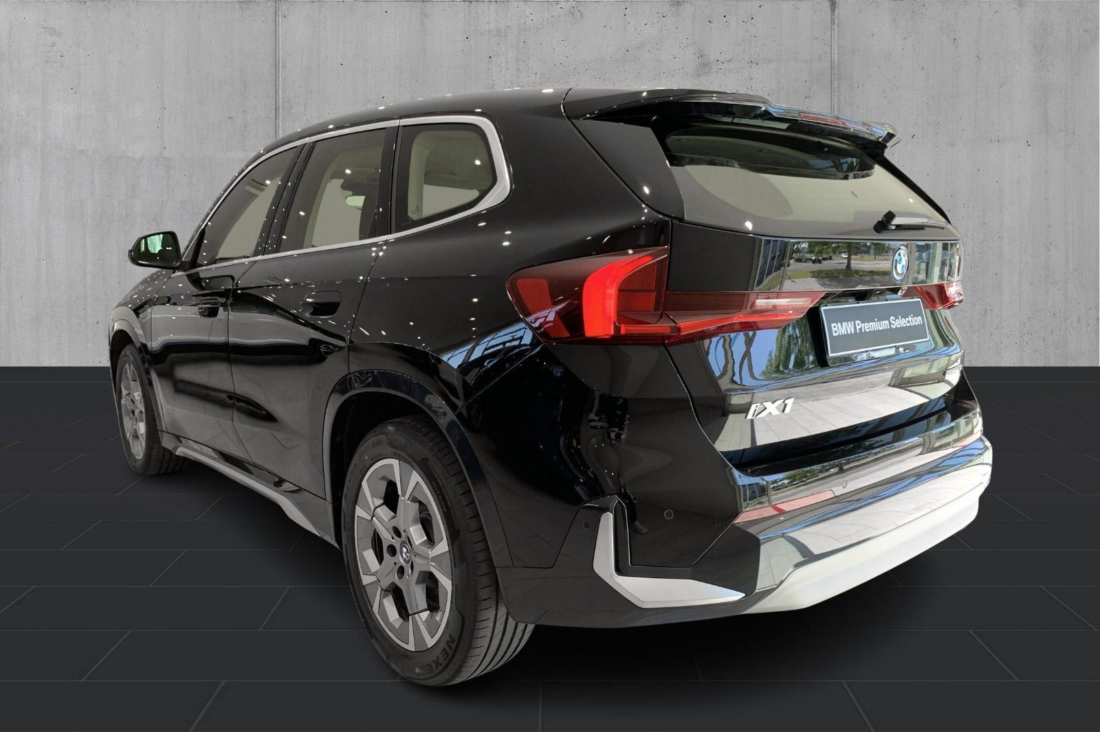 Sort BMW iX1 fra 2024
