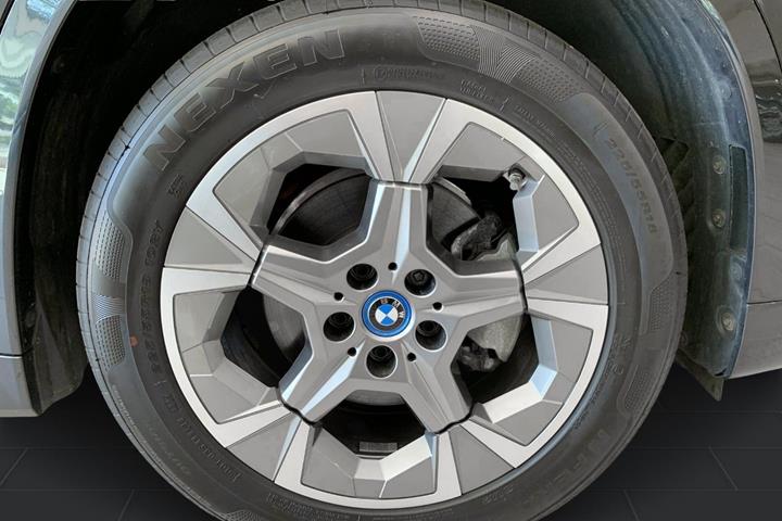 Sort BMW iX1 fra 2024