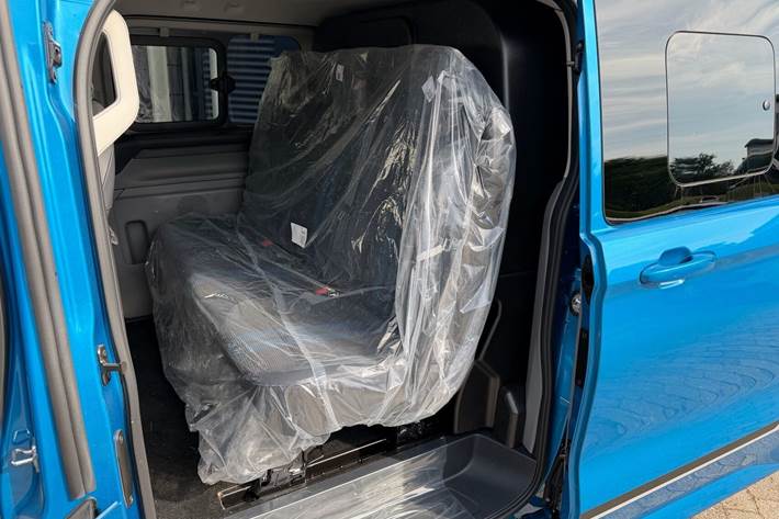 Blå Ford E-Transit Custom 320 L1 fra 2026