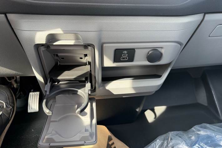 Hvid Ford E-Transit Custom 320 L1 fra 2026