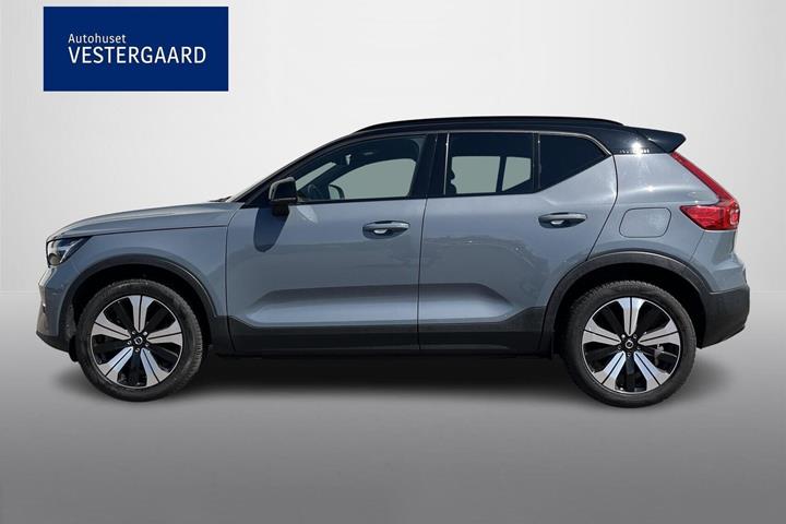 Grå Volvo XC40 fra 2023
