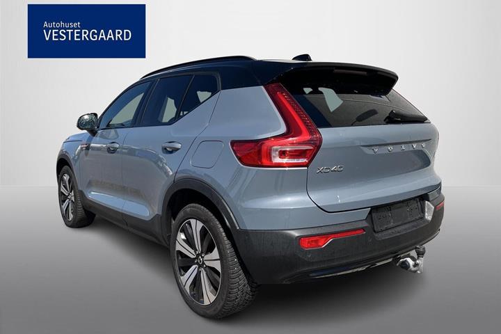 Grå Volvo XC40 fra 2023