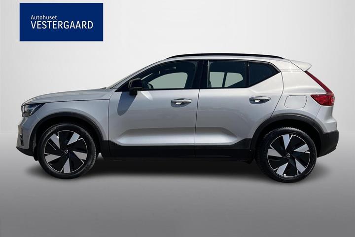 Sølv Volvo XC40 fra 2024