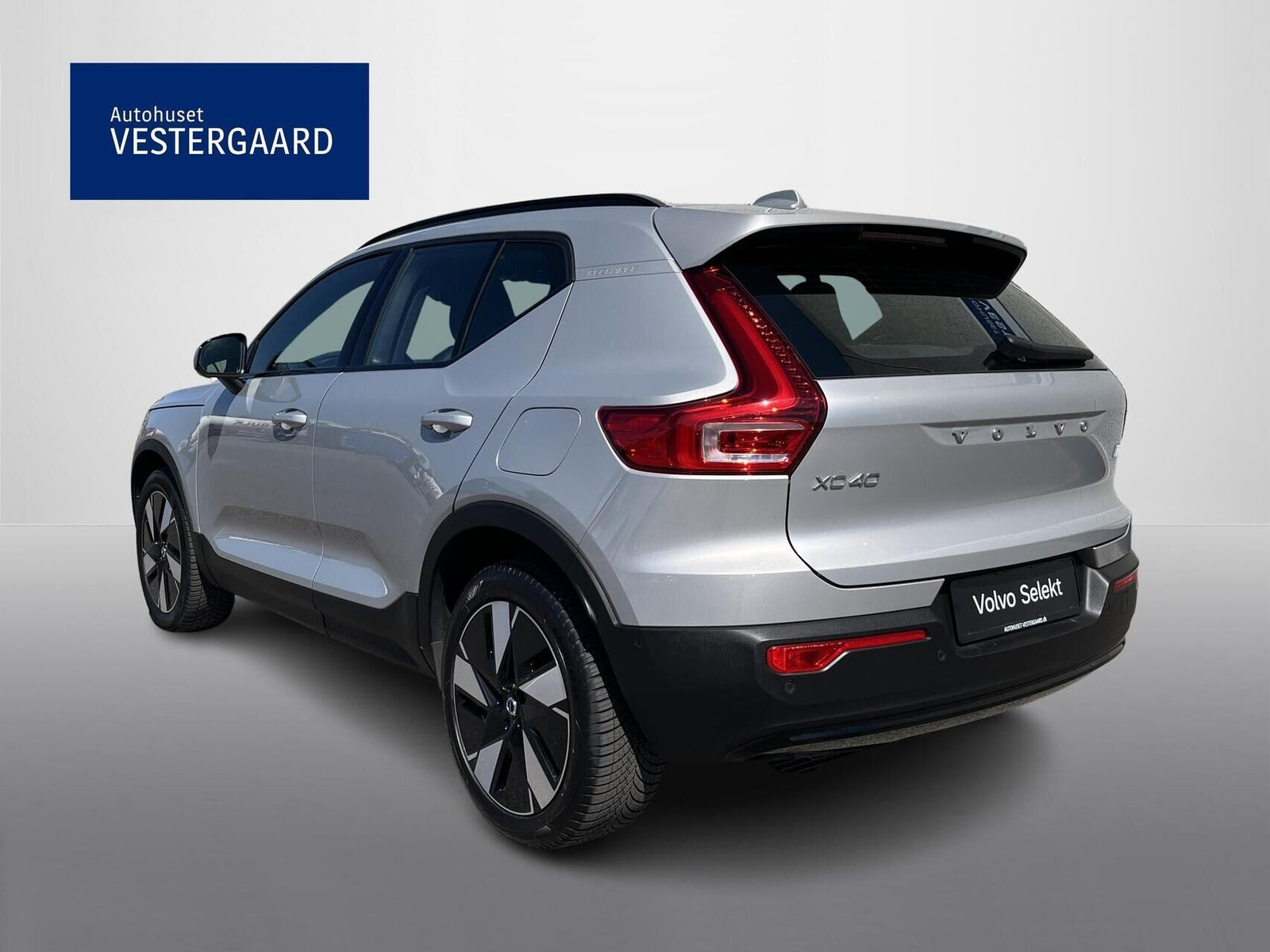 Sølv Volvo XC40 fra 2024