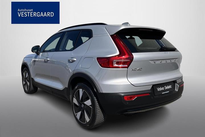 Sølv Volvo XC40 fra 2024