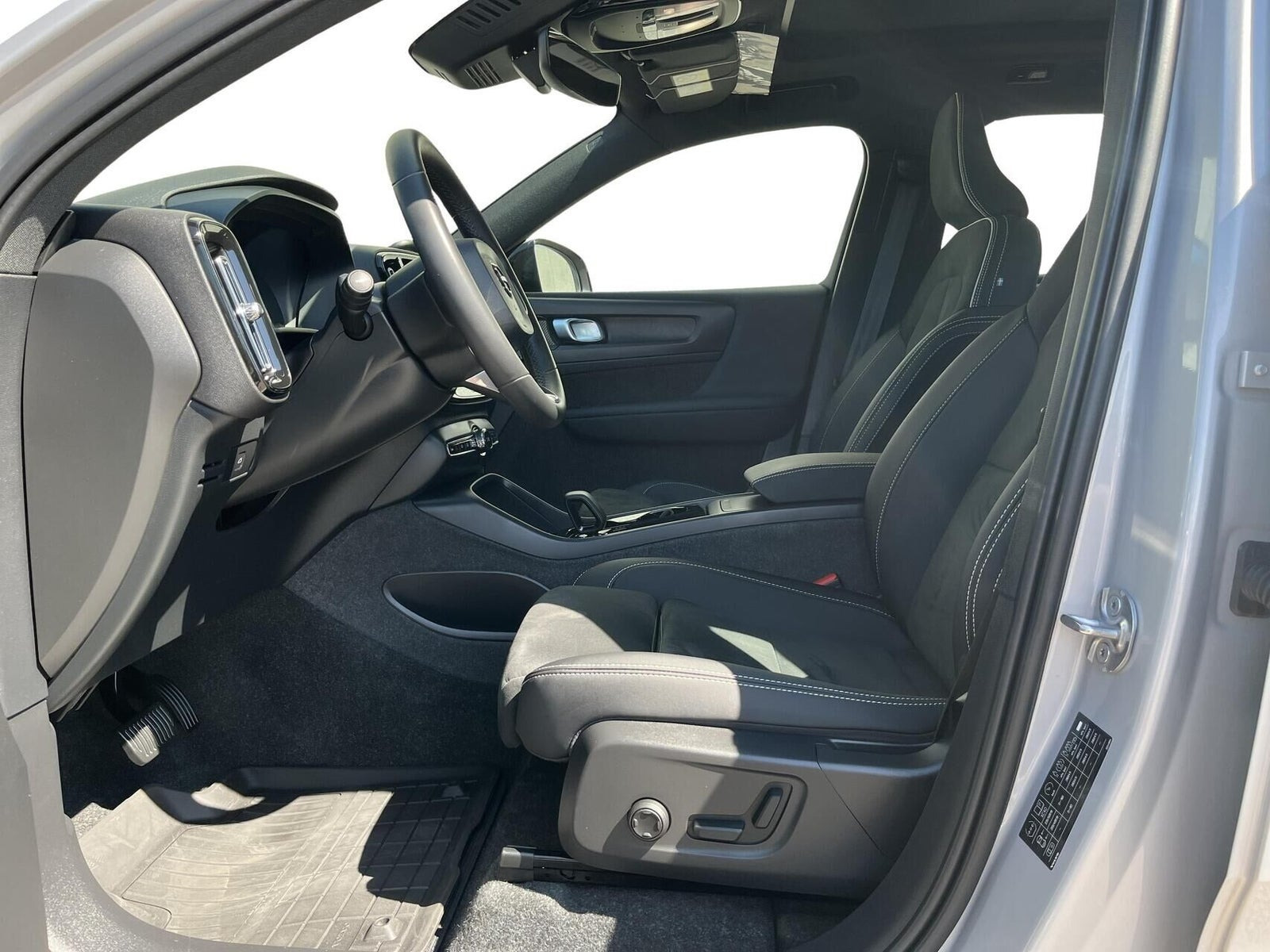 Sølv Volvo XC40 fra 2024