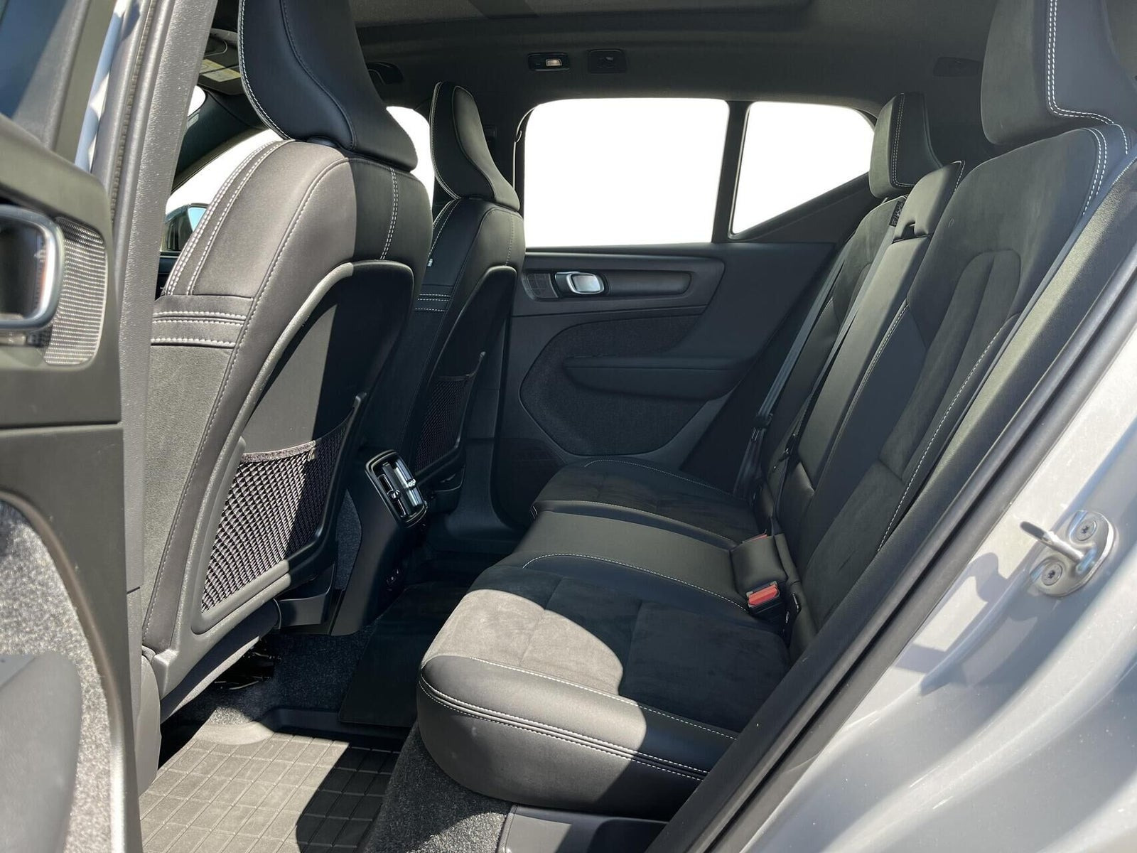 Sølv Volvo XC40 fra 2024