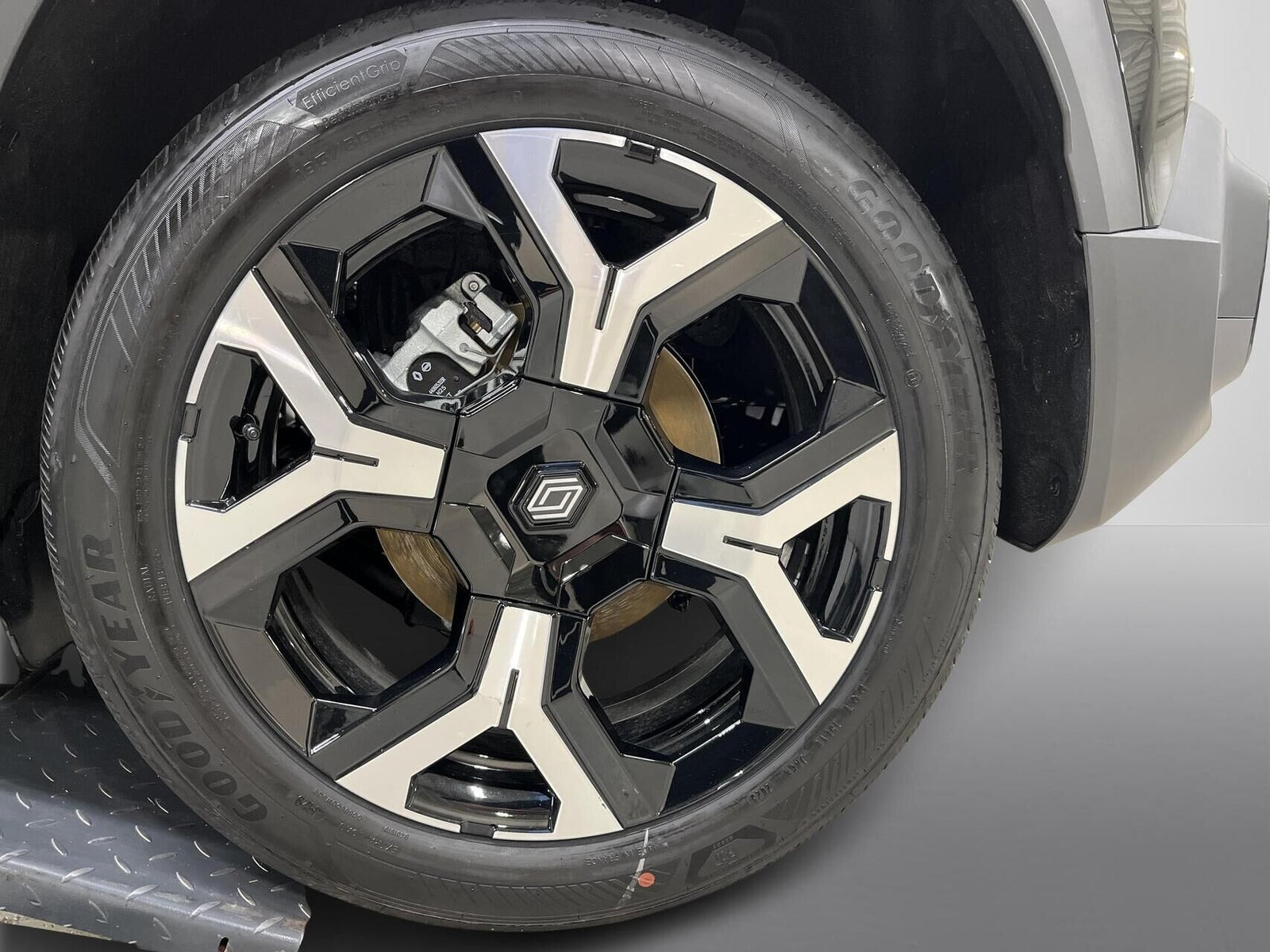 Sort Renault 4 E-Tech fra 2025