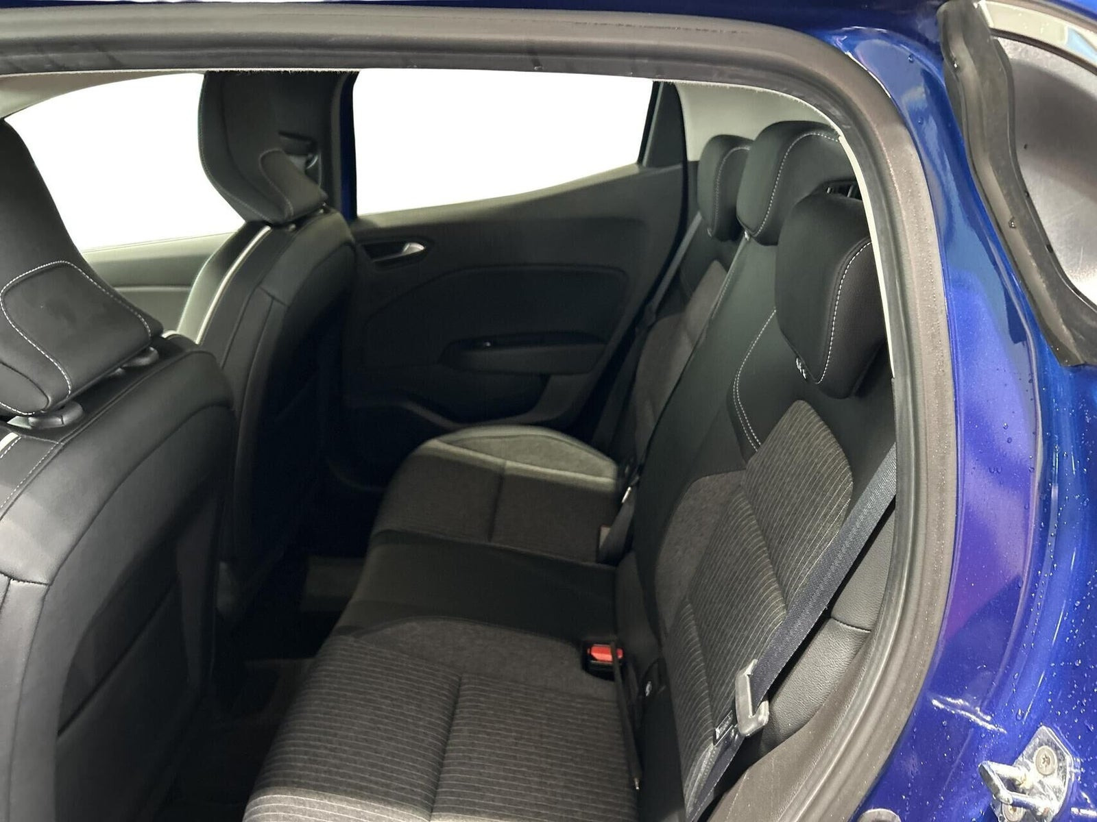 Blå Renault Clio V fra 2020