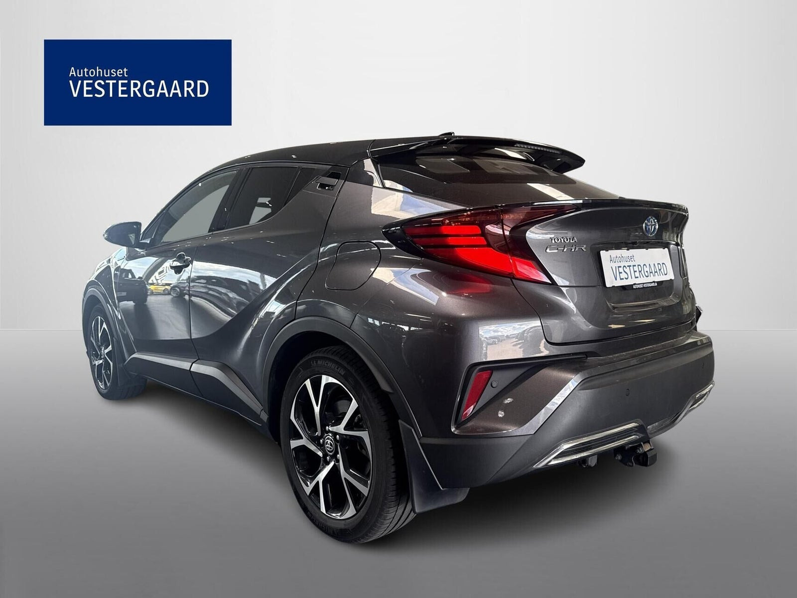 Grå Toyota C-HR fra 2021