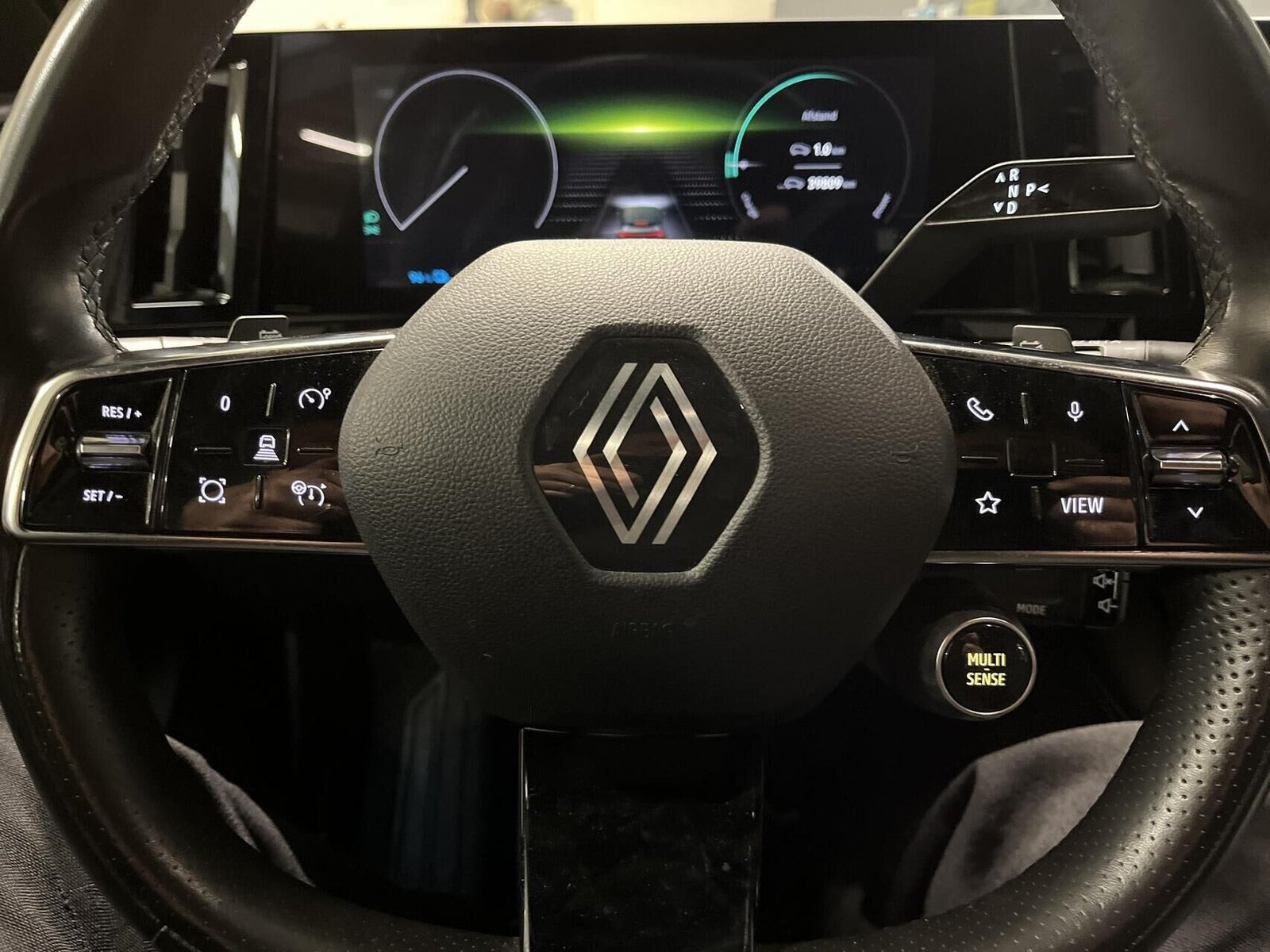 Grå Renault Megane E-Tech fra 2022