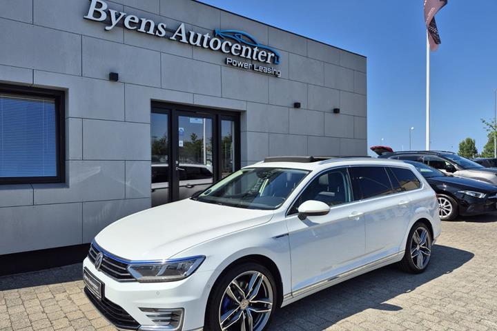 Hvid VW Passat fra 2016
