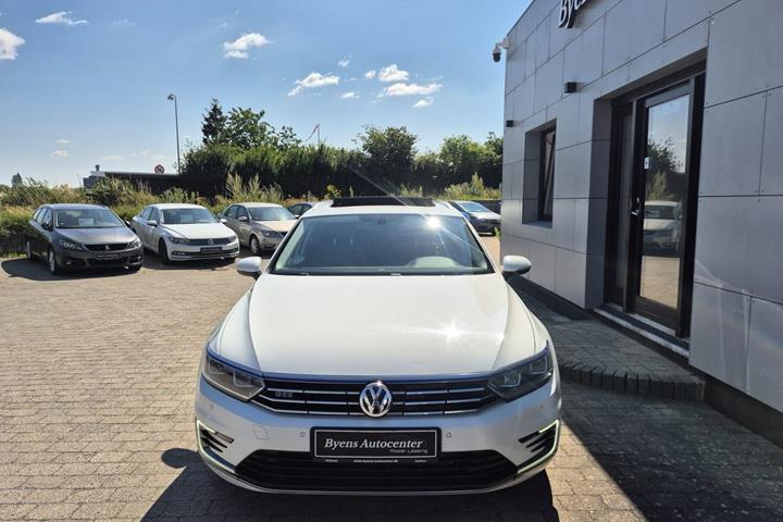 Hvid VW Passat fra 2016