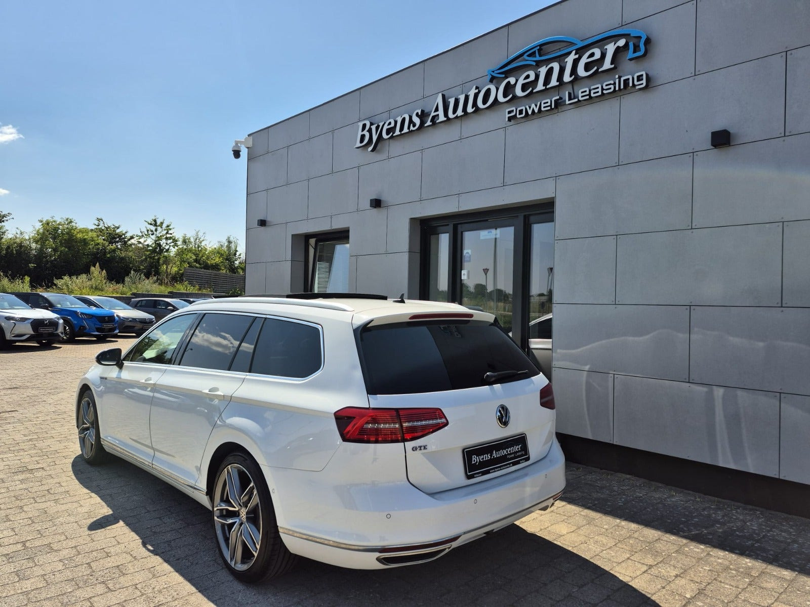 Hvid VW Passat fra 2016