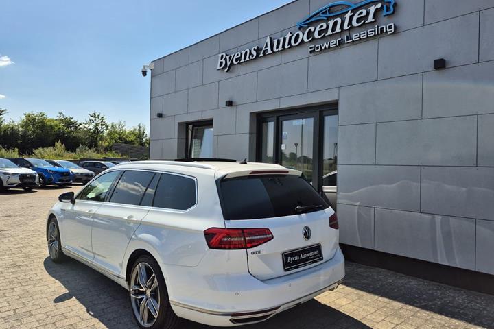 Hvid VW Passat fra 2016