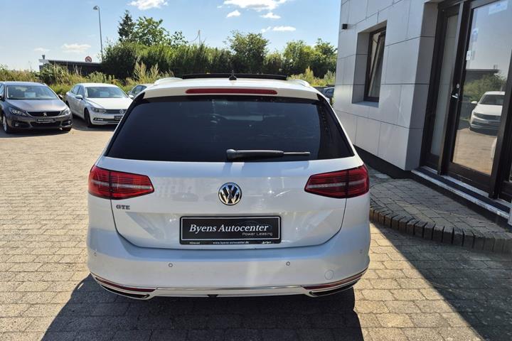 Hvid VW Passat fra 2016