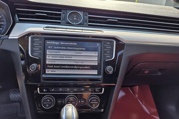 Hvid VW Passat fra 2016