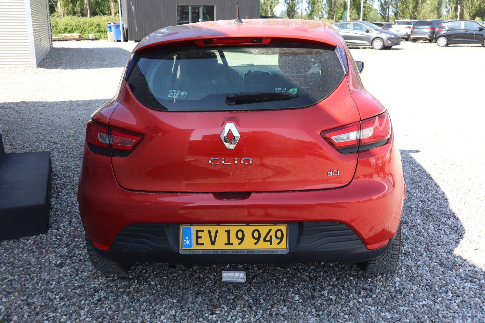 Rød Renault Clio IV fra 2015