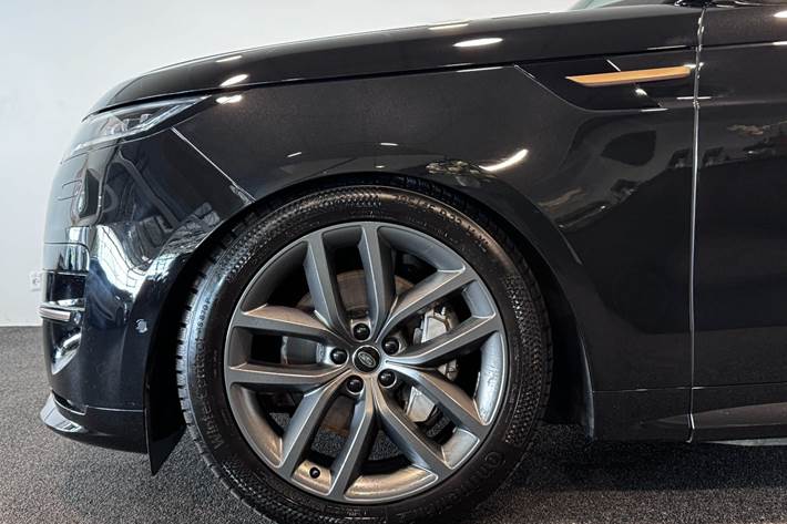 Sort Land Rover Range Rover sport fra 2025