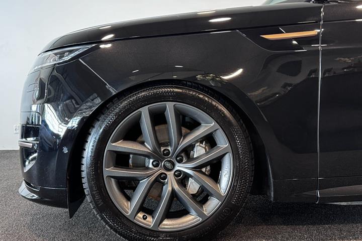 Sort Land Rover Range Rover sport fra 2025