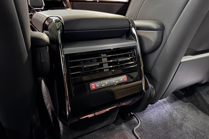 Sort Land Rover Range Rover sport fra 2025