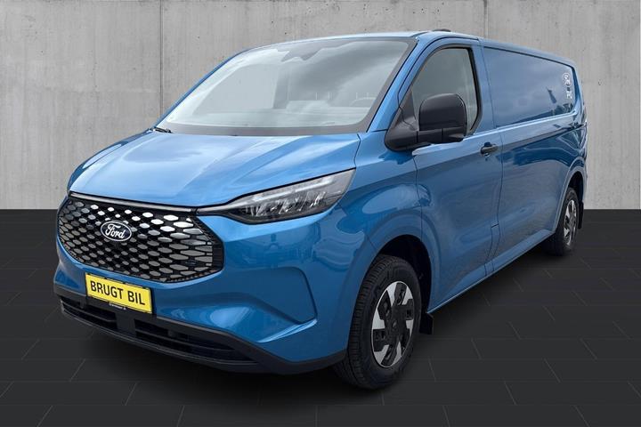 Blå Ford E-Transit Custom 320 L2 fra 2024 set udefra