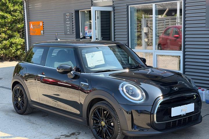 Sort Mini Cooper SE fra 2024