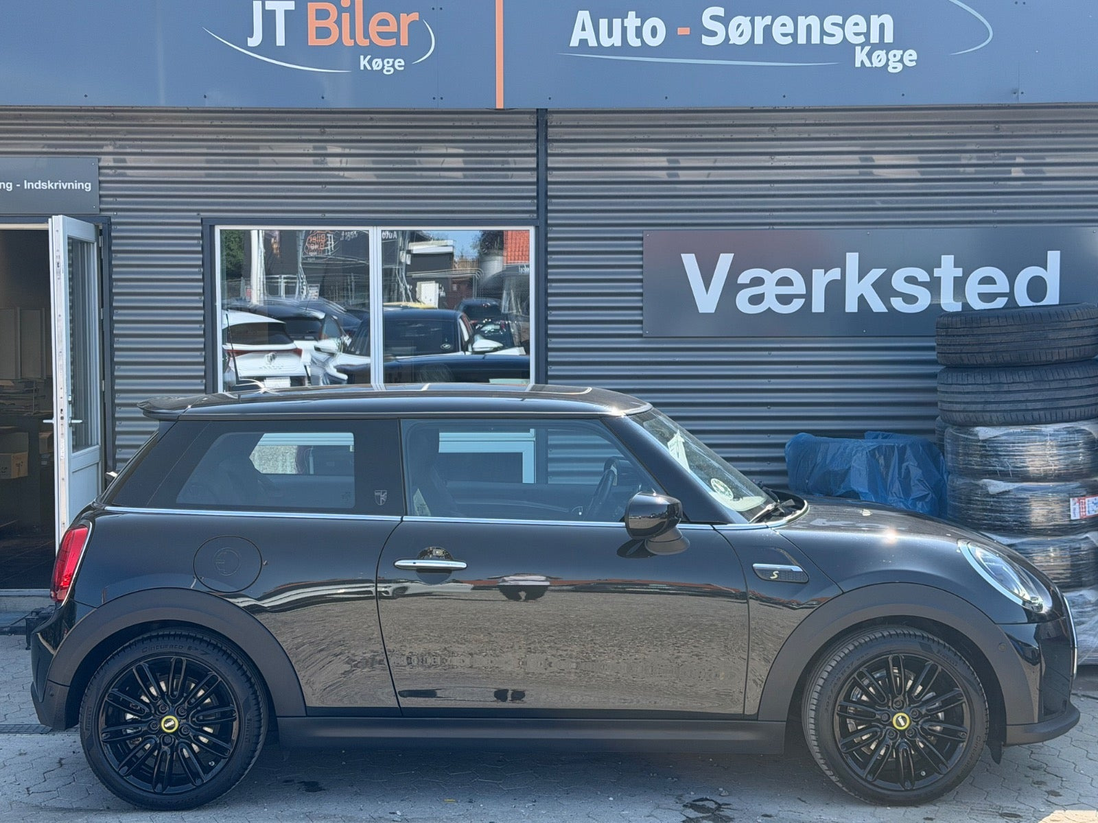 Sort Mini Cooper SE fra 2024