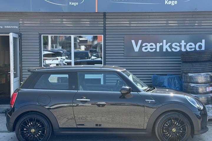 Sort Mini Cooper SE fra 2024