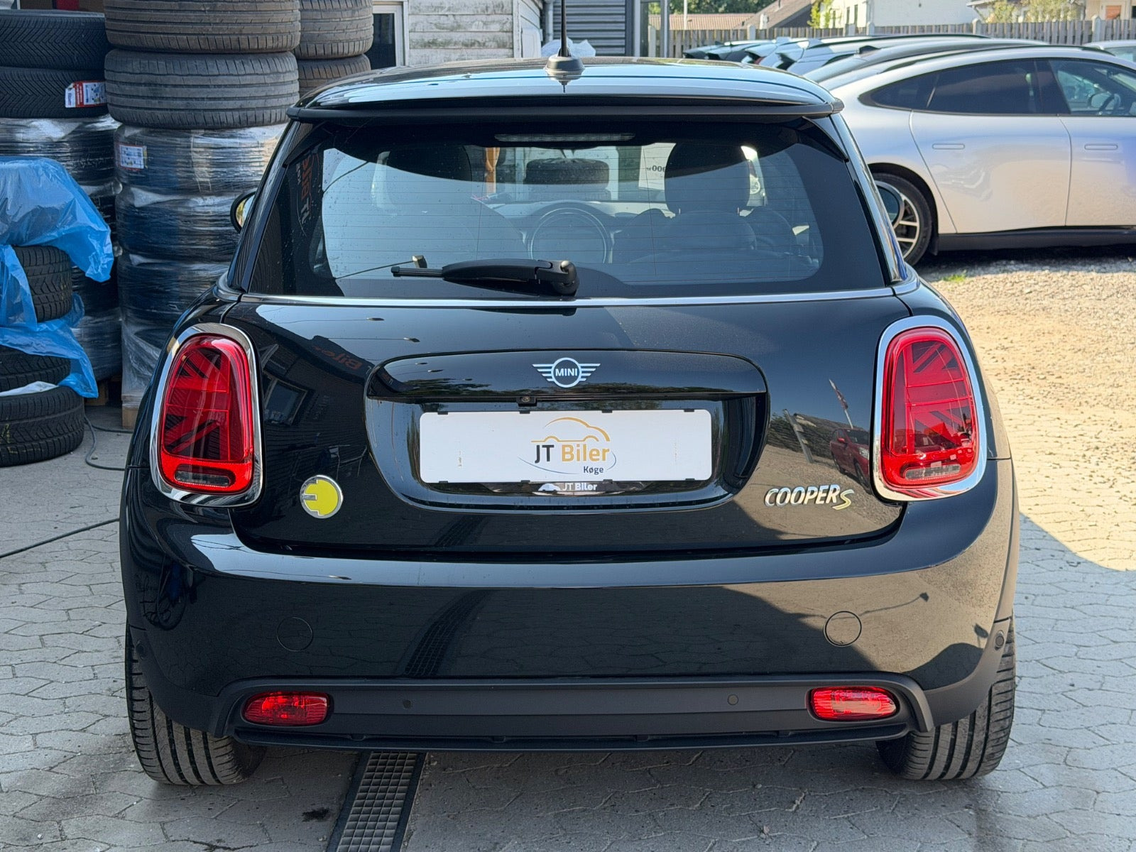 Sort Mini Cooper SE fra 2024